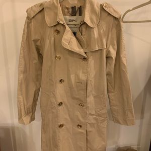 Burberry Trench Coat with Gold buttons size 4